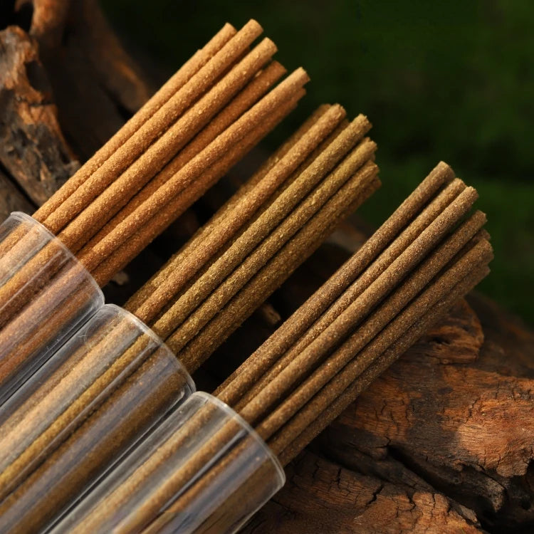 Aura Sacra | Reinigende Räucherstäbchen aus Palo Santo, Salbei & Zeder